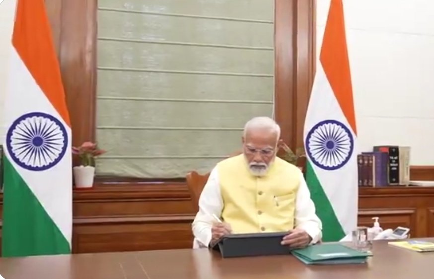 indujalali's tweet image. The Lion is back. #ModiIn2024