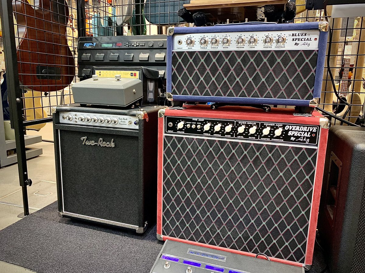 watanabegakki's tweet photo. ✨🎉入荷情報📣✨
AKGギター工房より新製品Blues Special 50w HEADが遂に入荷‼️今回は🟦のスウェードにてオーダーさせて頂きました🤭🤭立ち上がりの良さと透明感あるクリアなサウンドは少しダーティーな歪みペダルにも相性抜群❤️🔥是非お試しを😁
@Neo_Keisuke
#AkgSoundDesign #ワタナベ楽器店 #京都 https://t.co/V4Rp43cIWz