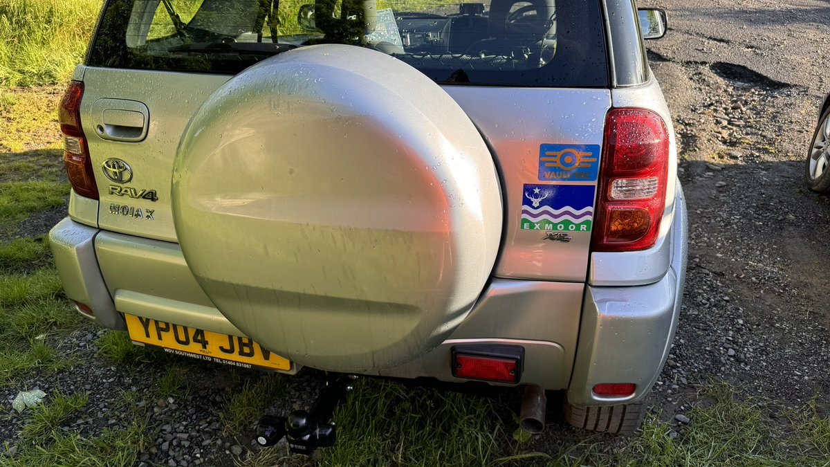 M0IAX's tweet image. Following towbar and electrics fitting that took all day, my in car digital ham shack is back in and working again :-) quick check of #winlink and #js8call to start the day. Will be looking for a small trailer to set up for radio and camping :-)