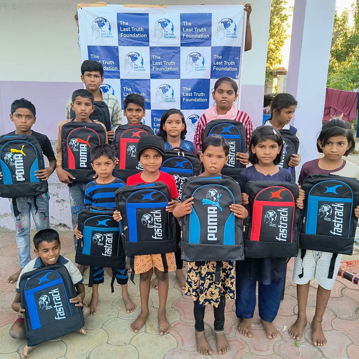 tltf2023's tweet photo. Humanity is still alive...
School bags are distributed to needy school children who are studied in Z. P. School, Sadola. They were happy to get new school bags. We would like special thanks to our donor  Preeti Tanwar madam.
#schoolbag #educational #educationforall #School https://t.co/epPaZmc51a