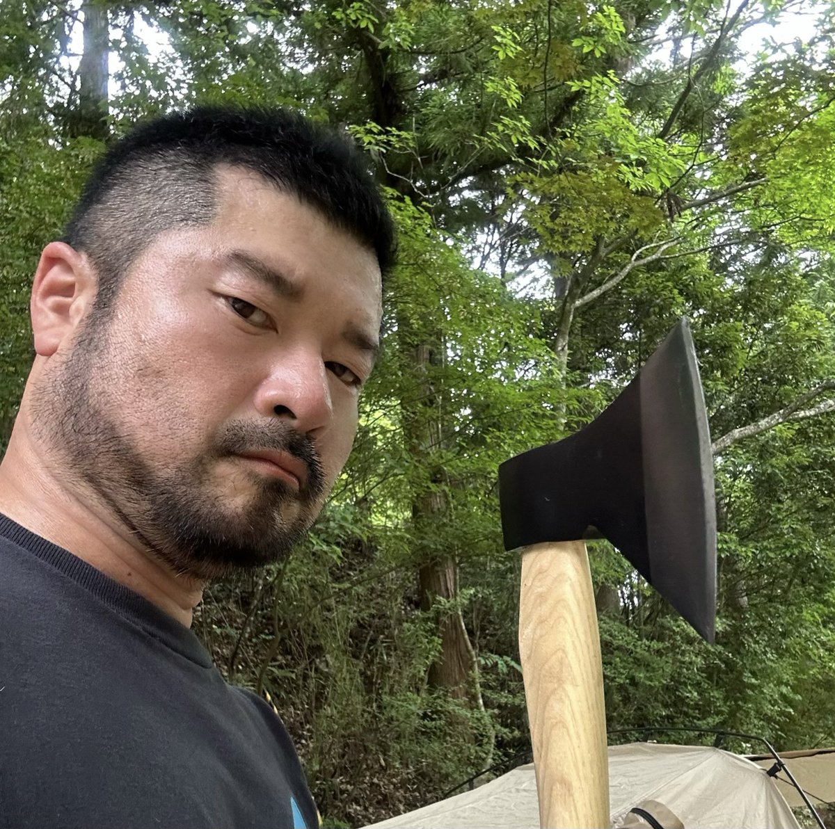 terusuke106's tweet photo. 昨日は初めてのキャンプ
テント張るのも初めて。
アソコのテントはよく張ってるが。
♯カマが鎌持ってる。 https://t.co/BwPYg7EqfQ