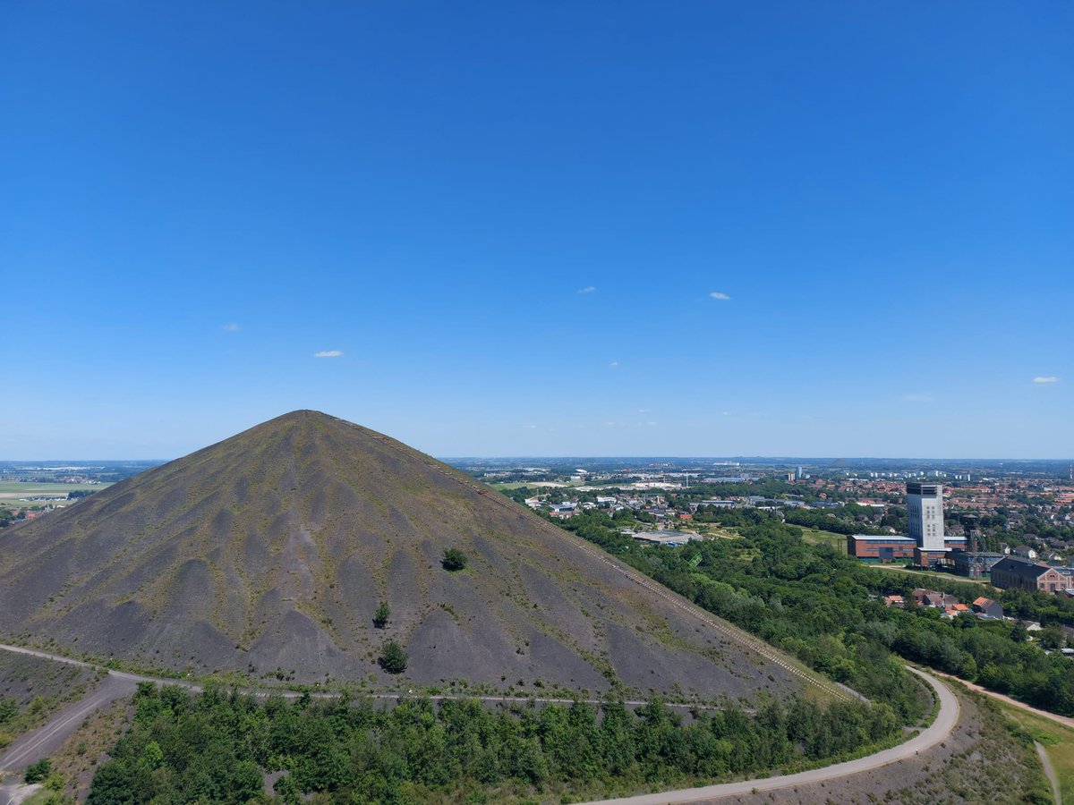 Simon Batten (@bloxbatts) on Twitter photo A great Western Front trip with <a href="/footsteps_pod/">Footsteps of the fallen podcast</a> at the weekend, with the highlight the steep climb up the taller (nearly 190m) of the twin slag heaps at Loos. In glorious sunshine we got a great impression of the flat and open terrain of the battlefield. A great Western Front trip with <a href="/footsteps_pod/">Footsteps of the fallen podcast</a> at the weekend, with the highlight the steep climb up the taller (nearly 190m) of the twin slag heaps at Loos. In glorious sunshine we got a great impression of the flat and open terrain of the battlefield.
