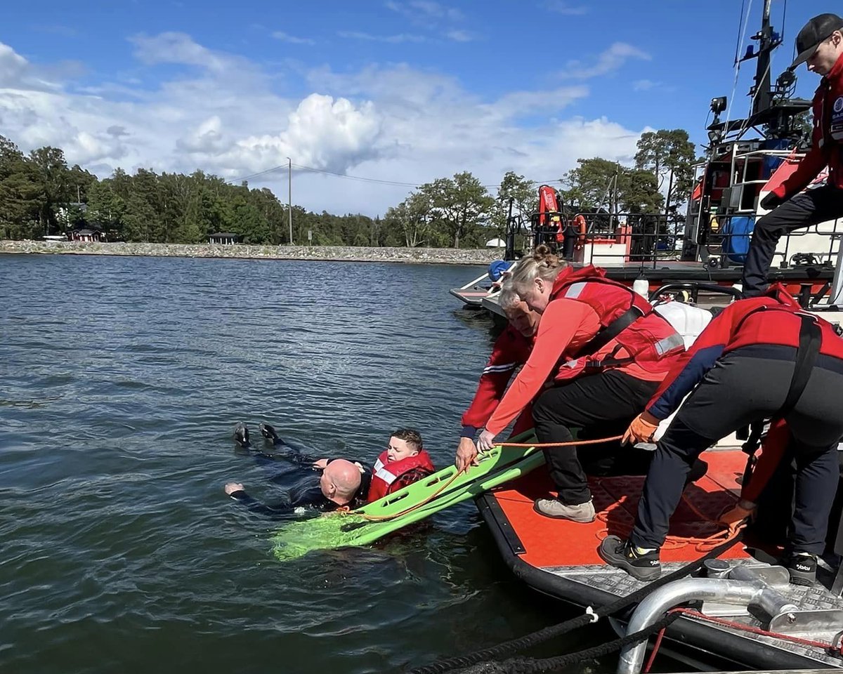 Punainen Risti - Helsingin ja Uudenmaan piiri (@sprhup) on Twitter photo Kiitos Helsingin Meripelastusyhdistys <a href="/SARHelsinki/">MeripelastusHelsinki</a> Saimme #sprhup #ensiauttajat harjoitella yhdessä todellisia ulkorasteja upeassa ympäristössä☀️Kiitos kouluttajat ja osallistujat, hieno päivä 😀 #meripelastus #ensiapu Kiitos Helsingin Meripelastusyhdistys <a href="/SARHelsinki/">MeripelastusHelsinki</a> Saimme #sprhup #ensiauttajat harjoitella yhdessä todellisia ulkorasteja upeassa ympäristössä☀️Kiitos kouluttajat ja osallistujat, hieno päivä 😀 #meripelastus #ensiapu