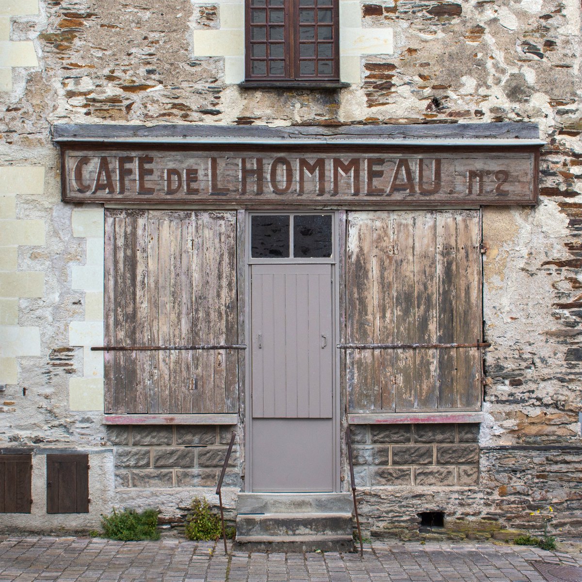 Pixdar's tweet image. Café de l'Hommeau n°2... trace du passé à #Angers

#enseigne #devanture #ghostsign #ghostsigns #signefantome #signesfantomes

👉 instagram.com/p/C7zSsYVIJCI/