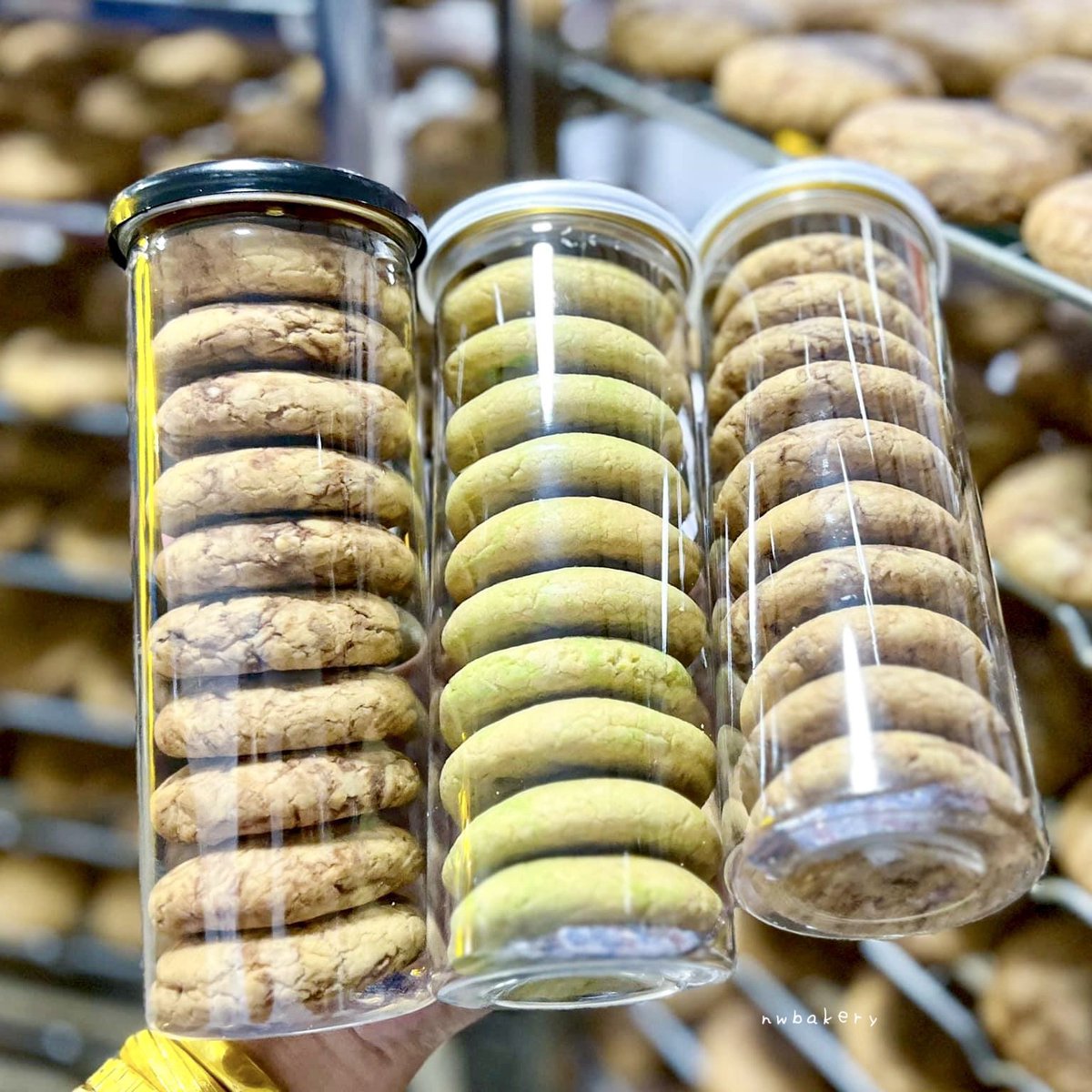 คุกกี้แบบ10ชิ้นเล็ก ขายดีสุดๆๆๆ 🥰

มี3รสชาติให้เลือก (1กระปุกคละไส้กันไม่ได้)
🍫 ดาร์กช็อกโกเเลต 
🥛 ไวท์ช็อกโกเเลต 
🍵 มัทฉะ

สั่งขนมทักDM,หรือกดสั่งเองได้เลย ➪ shop.line.me/@686mxzku