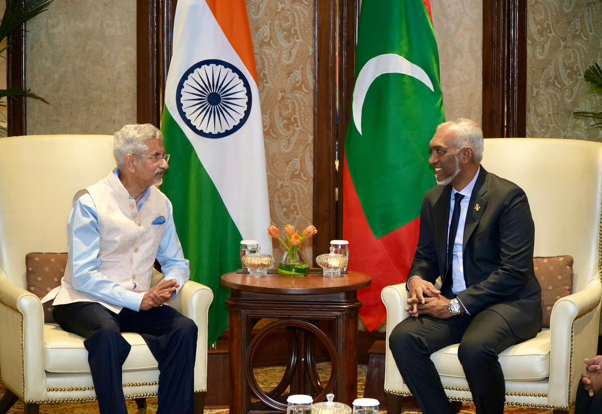 DrSJaishankar's tweet photo. Delighted to call on President Dr Mohamed Muizzu of Maldives today in New Delhi.

Look forward to India and Maldives working together closely. @MMuizzu 
🇮🇳 🇲🇻 https://t.co/odHJPRK4Ks