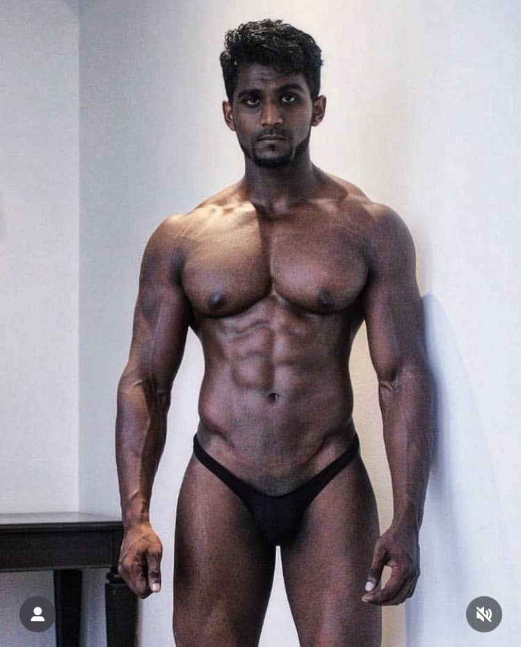 colt_star's tweet photo. Malaysian muscle hunk Coach Hassreen in micro black poser 🥰😍🤤🌹💕❤️ #bodybuilder #sexyhunk #hothunk #bulge https://t.co/Sw2aYHuQQB
