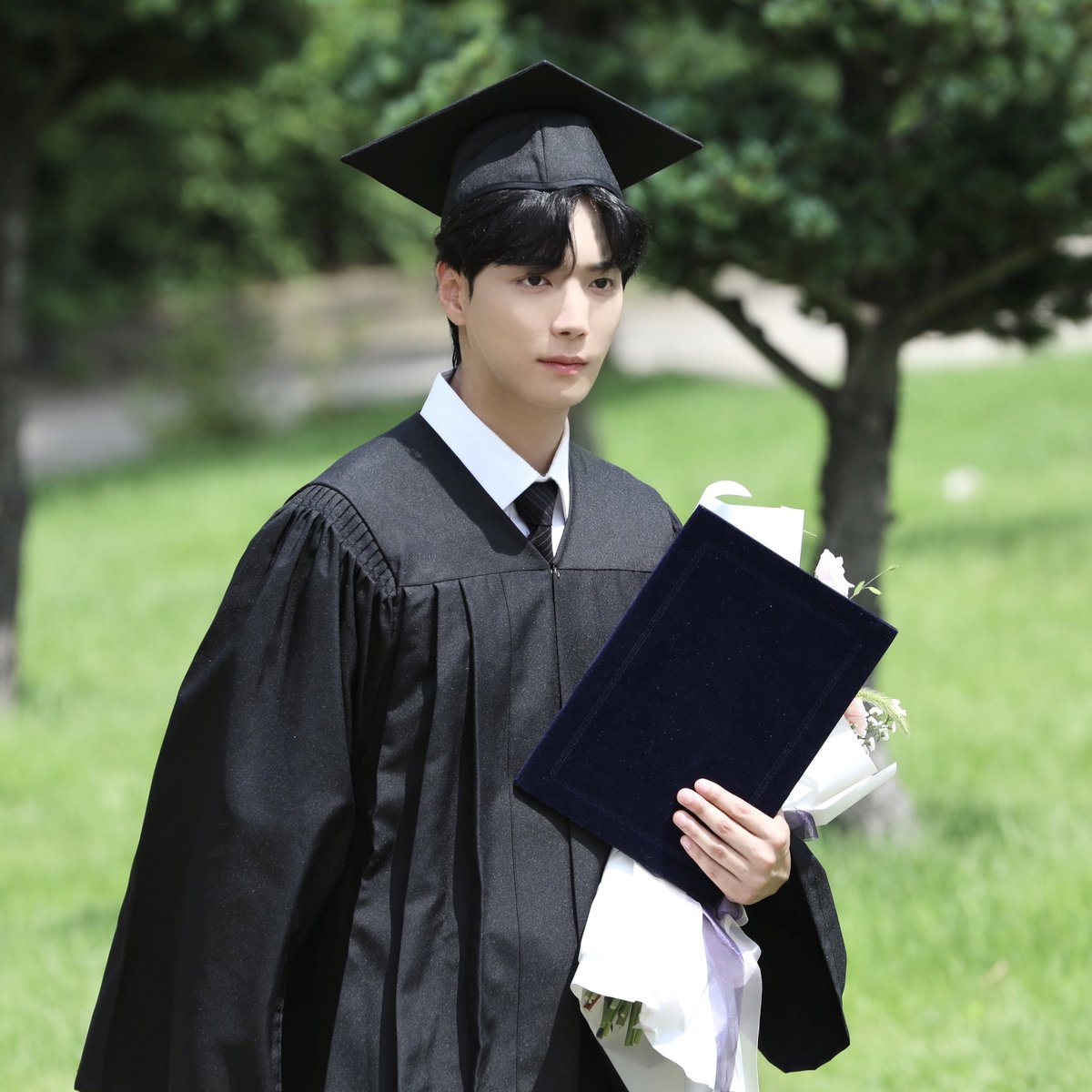 StudyJonghyeon's tweet photo. Kim Jonghyeon new drama: My Friend’s Graduation Ceremony premieres today!

Available on WATCHA in South Korea. For international viewers it’s available on Vidio, Kplus Asia, VOO. 

#내친구의졸업식 #김민구 #KIMJONGHYEON #김종현 #MyFriendsGraduation #MyFriendsGraduationCeremony https://t.co/c5FhSHo4oz