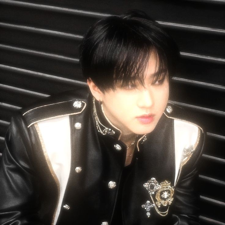 wolfie_girl97's tweet photo. Roses and you | Au #BinChan

Solo necesitaba rosas rojas y algo de sangre para poder invocar a su más oscuro secreto.
Un incubo reclamando el cuerpo que se le ofreció por sus servicios. https://t.co/8drOscv3Nr