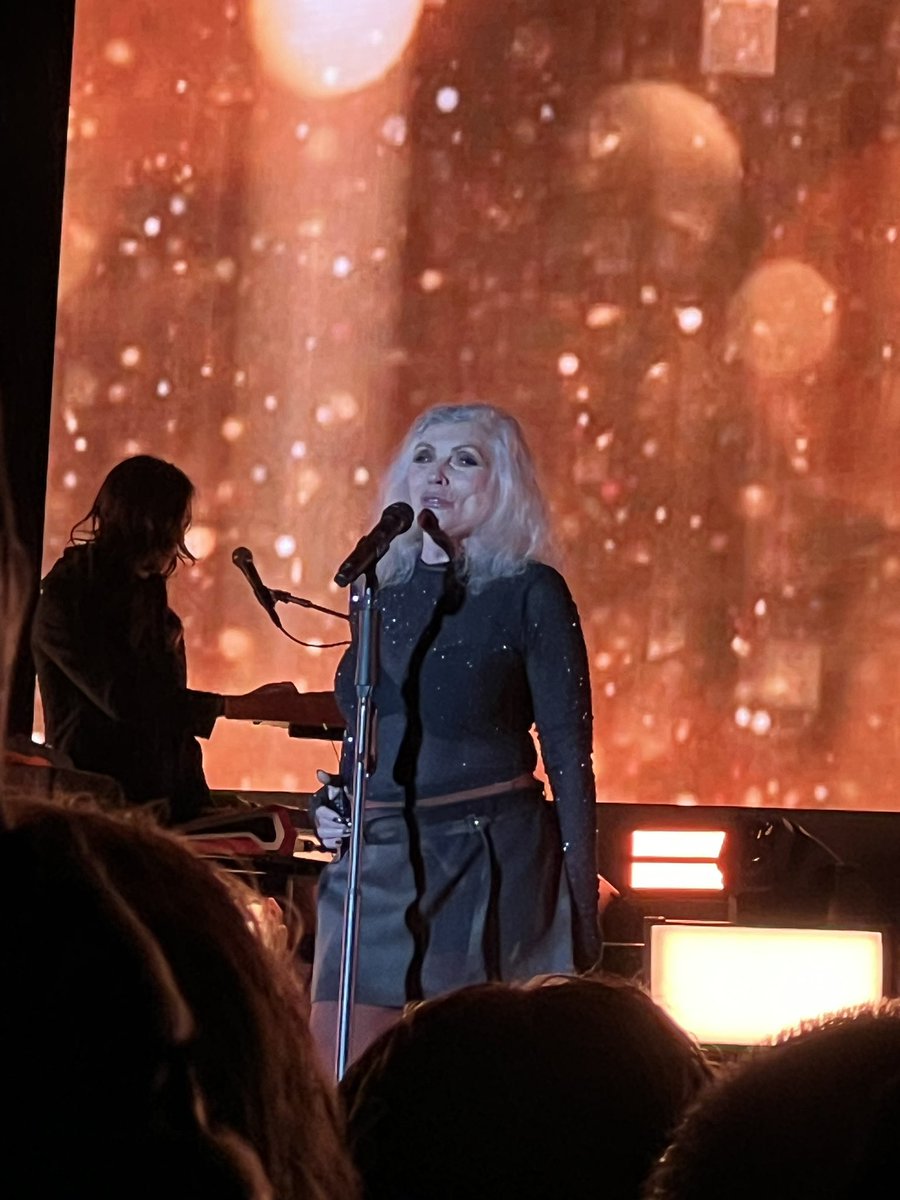gillih's tweet photo. We still have a love and you were divine! #Blondie #debbieharry #ClemBurke #PieceHallHalifax #rain @KaarinG https://t.co/gjIcdAMmcv