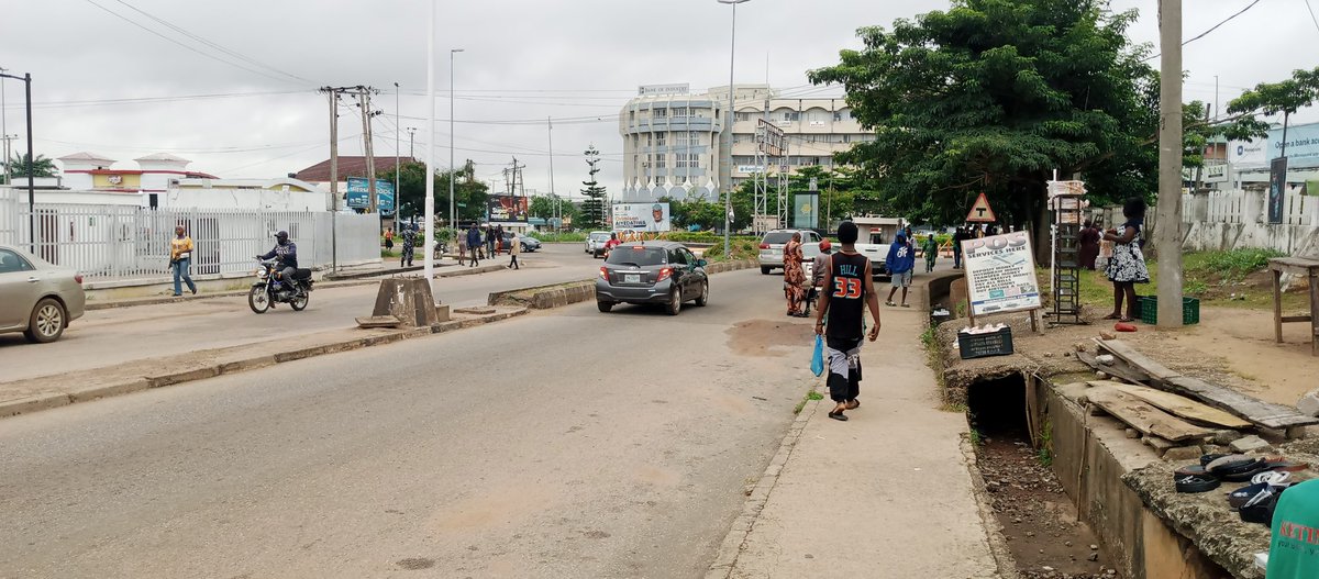 officialtamtv's tweet image. WE ARE OUTSIDE.....!!!!!!
#StopEFCCBrutality #EndEFCC #AkureProtest 

Cc: @YemieFash @EmiolaOlamidun @Akure360 @OndoPoliceNg