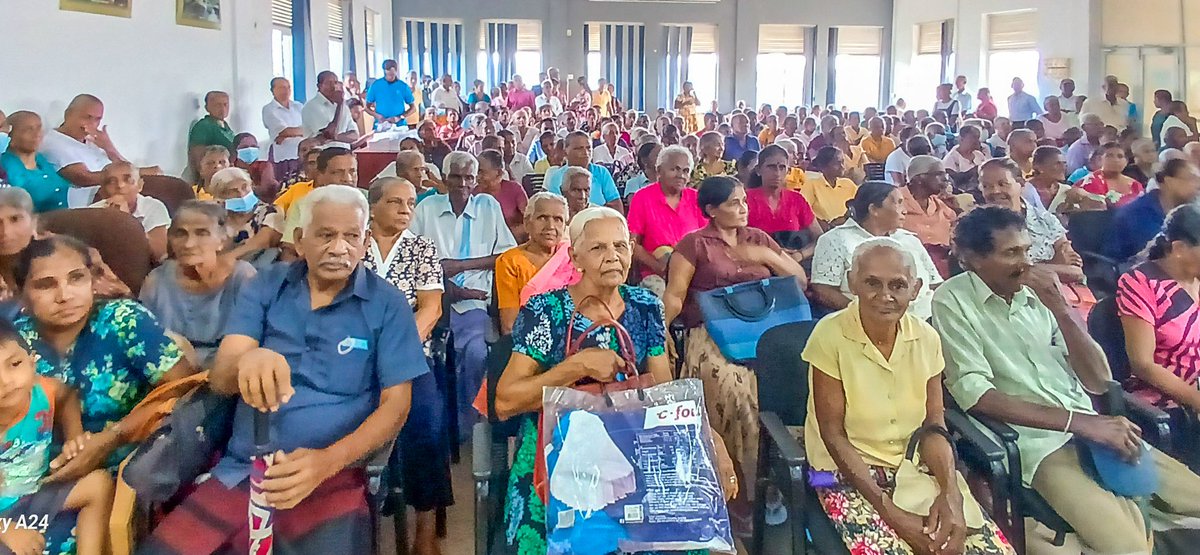 AnupaPasqual's tweet photo. The mobile service program providing spectacles to 500 adults from 45 groups in Dodangoda Divisional Secretariat took place on 08.06.24 under my initiative. This event, held at the auditorium, was in collaboration with the NSPD. https://t.co/G5vam8QbaA