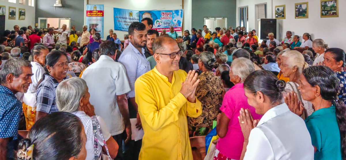 AnupaPasqual's tweet photo. The mobile service program providing spectacles to 500 adults from 45 groups in Dodangoda Divisional Secretariat took place on 08.06.24 under my initiative. This event, held at the auditorium, was in collaboration with the NSPD. https://t.co/G5vam8QbaA