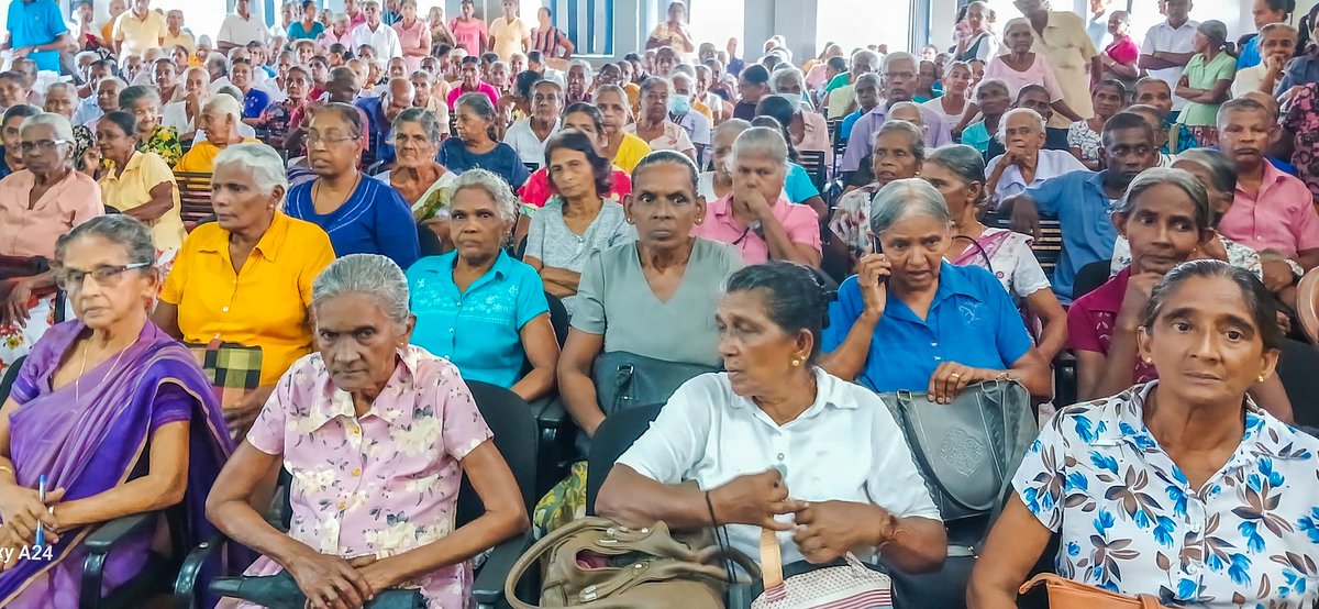 AnupaPasqual's tweet photo. The mobile service program providing spectacles to 500 adults from 45 groups in Dodangoda Divisional Secretariat took place on 08.06.24 under my initiative. This event, held at the auditorium, was in collaboration with the NSPD. https://t.co/G5vam8QbaA