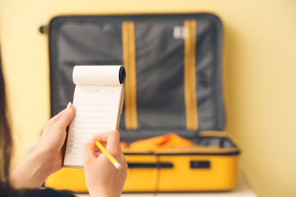 AlohaHawaiianV's tweet photo. Dreaming of a tropical getaway to Hawaii? 🌺 Check out this blog post on what to pack for your Hawaiian adventure for all the must-have essentials! Don't miss out on the perfect packing guide for your trip to paradise! 🌴🌊

#Hawaii #PackingList 

https://t.co/9dQgJmPTQC https://t.co/FM3ElDWrpG