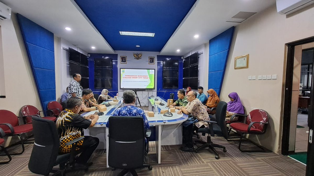 KominfoPemalang's tweet photo. Rapat persiapan evaluasi Smart City Tahap 1, Rabu, 5 Juni 2024 di CR dipimpin Kadiskominfo Joko Ngatmo https://t.co/wrUsJAFBn4
