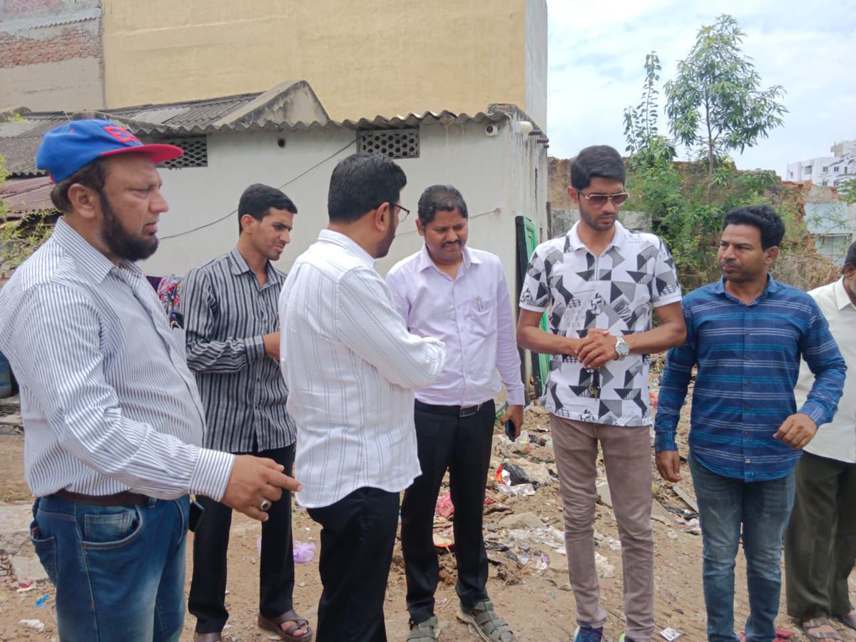 Jaffarhusainmla's tweet photo. Just in…
Inspected ongoing Murgi Naala Cleaning Work under Rein Bazar Division in #Yakutpura Constituency along with Wasay Uddin (Rein Bazar Corporator), Officials of #HMWS & SB, and #AIMIM Primary Unit Members.
@asadowaisi https://t.co/rEbtyS5Sl3