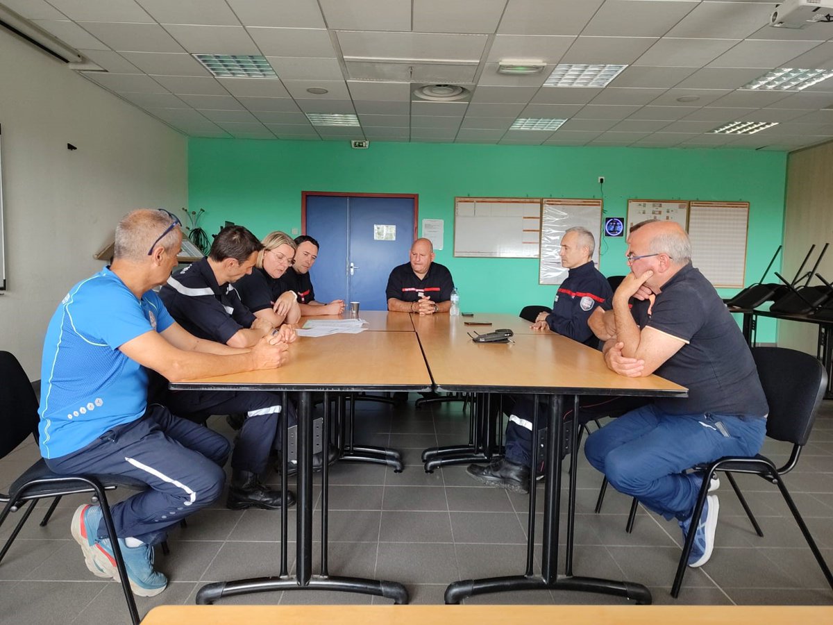 sdis38's tweet photo. 👏 95 % de réussite ! 82 jeunes sapeurs-pompiers (sur 86 candidats) ont décroché leur brevet JSP ! Samedi, après les ultimes épreuves et la réunion du jury, ils ont reçu leur diplôme des mains du col D. Favard, DDA, de la lcl S. Gondrand, cheffe GFOR et du cne V. Tambuzzo, PUDSP. https://t.co/NklQA5Hfym