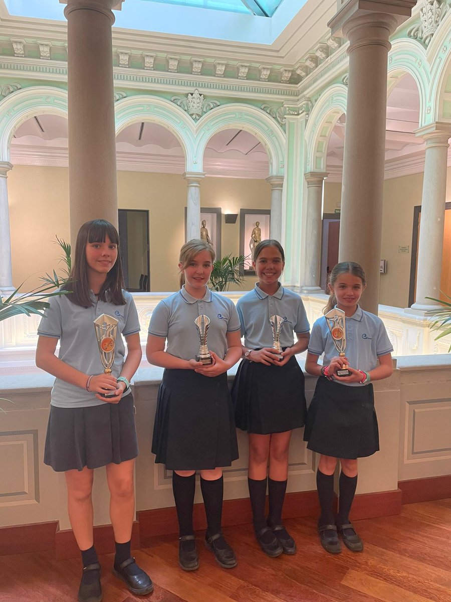 FEECalasanz's tweet photo. Mediante el lema”Juntos contra el hambre y despilfarro de alimentos “ es lo que varias alumnas de 3º, 4º , 5º y 6º de Primaria han plasmado en sus dibujos que han sido premiados a nivel colegial y provincial por el banco de alimentos. ¡ Enhorabuena! https://t.co/JM6xouBhKL