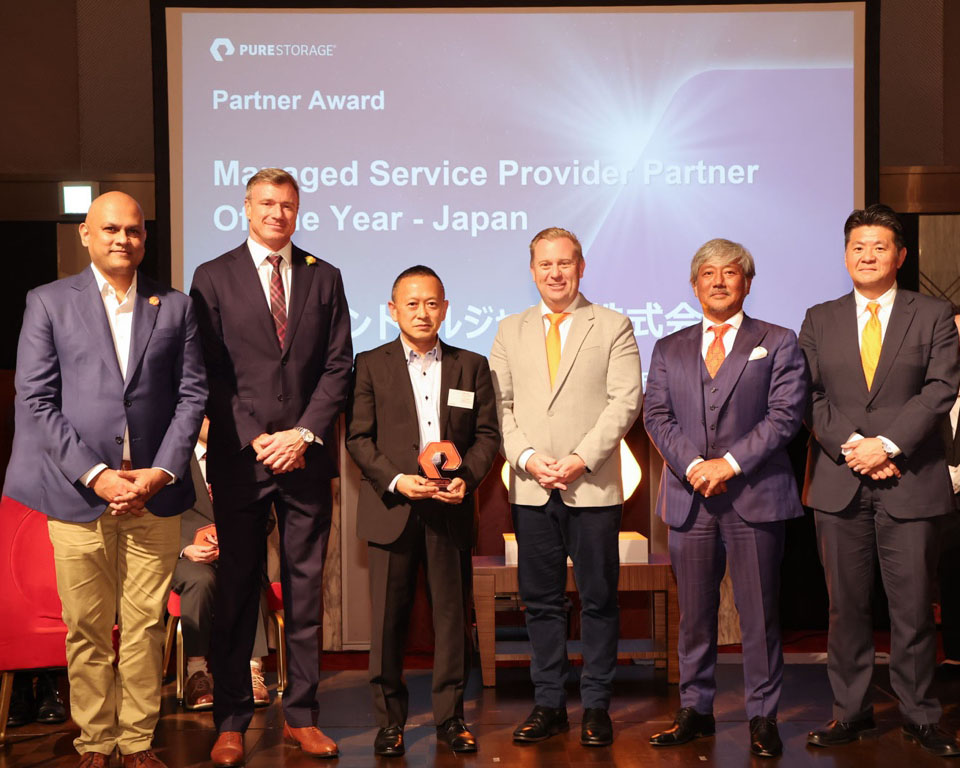 Kyndryl_jp's tweet image. #PureStorage の
「Partner Readiness Roadshow Japan 2024」において、
#キンドリル は "Managed Service Partner of the year" として表彰いただきました。

Evergreen//Oneの国内最初の成約パートナーであることや、 @PureStorage の勉強会開催や講演などを評価いただき、今回の受賞となりました。