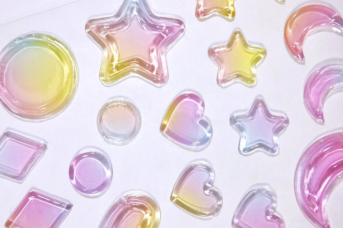 이번주 금요일! 6/14에 스토어가 열립니다🍀
신상품인 캔디스티커 3종이 어마무시 귀여워요😳
스토어에 미리 올려두었으니 구경해보세요!
14일 점심때 즈음 오픈할게요!