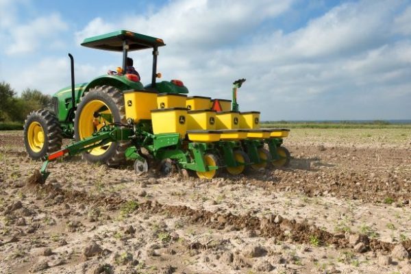 CornfieldsInv's tweet photo. Monday Winter Tips

Protect your soil: Use cover crops or mulch to prevent soil erosion and nutrient depletion. 
#Winter #Womeninfarming #zimagric #cornfieldsinvestments https://t.co/aL1TQSJ4vE