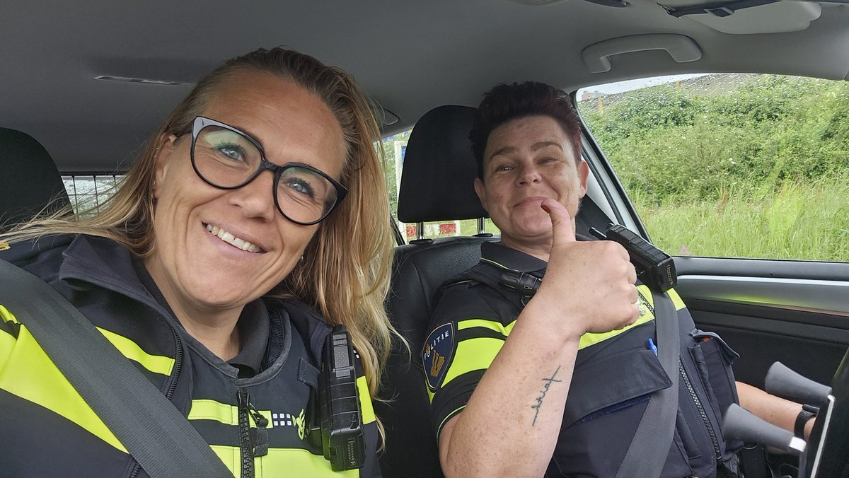 Een hele goede morgen! Vandaag gestart met een geplande aanhouding samen met de wijkagent van Alblasserdam! Verder vandaag wat afspraken met de gemeenten Hendrik-Ido-Ambacht. #afspraak #aanhouding #werken #gaan 
Wat zijn julie plannen vandaag? #dtv