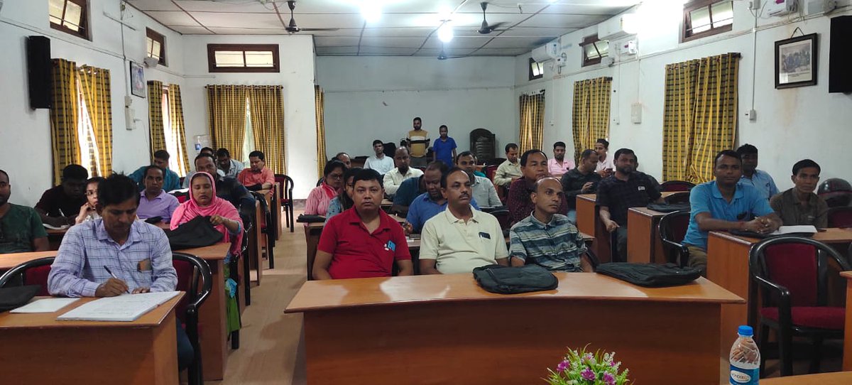 mopr_goi's tweet image. Two-day Refresher Training Programme on Panchayat Development Index (PDI) held from June 10-11, 2024, at ETC, Hailakandi, Assam. Sponsored by RGSA, Gram Rozgar Sahayaks (GRS) of Hailakandi district is attending the training. #PanchayatDevelopment #TrainingProgramme #Hailakandi