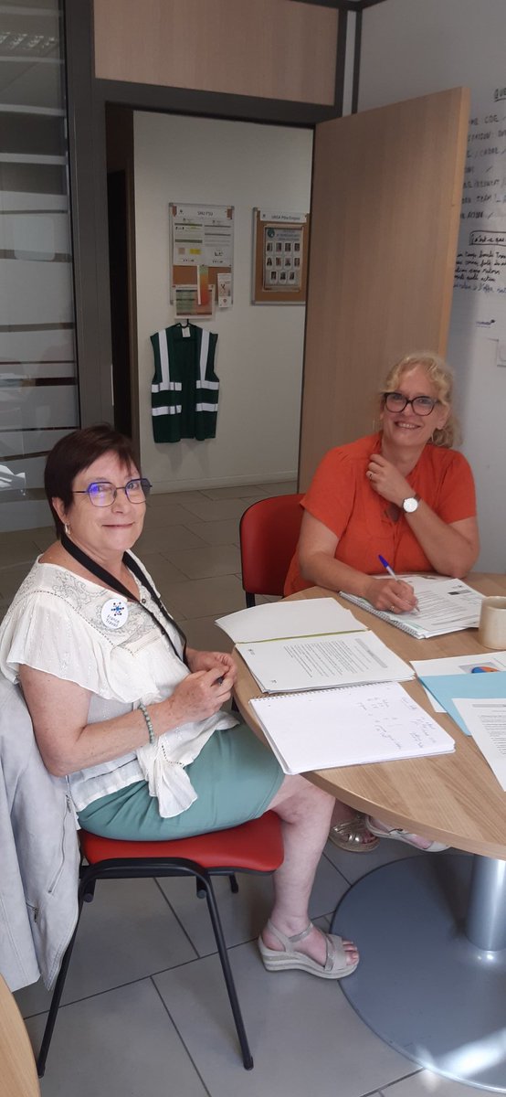#francetravail #cahors
Réunion de travail avec Mme Maury  animatrice departementale #Franceservices.
échanges autour de notre plan d'actions ➡️ travailler davantage sur des actions délocalisées
➡️mieux informer sur l'emploi.
👏Carole et Laurence pour leur travail.