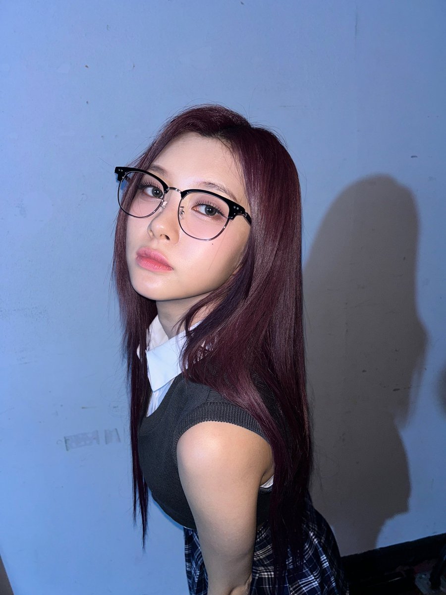 official_kep1er's tweet photo. 안경 다연 어땡🤓

#김다연 #DAYEON
#Kep1er #케플러 https://t.co/7Dqa7JEjyp