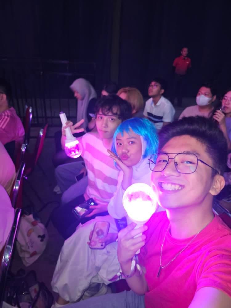 zagirling's tweet photo. Yesterday was really exciting๐
#GidleinJakarta
#GidleinIndonesia
#Gidle #RexonaxGidle #GLOWFORITFEST #WELCOMEGIDLETOJKT
#noraebang
@G_I_DLE @RexonaID
#GIDLE #NEVERLAND https://t.co/POezbFcXir