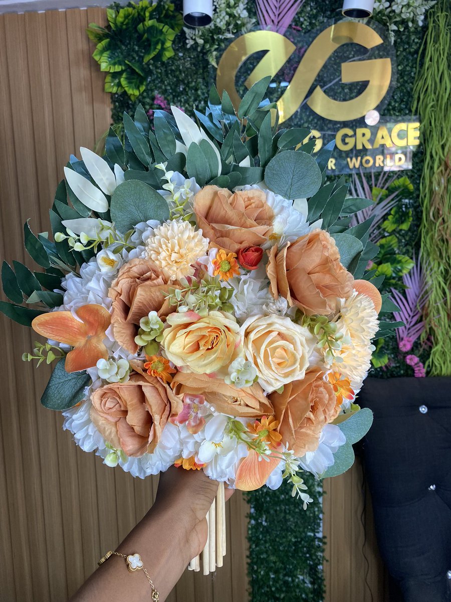 Exceedinggraz01's tweet photo. Dear bride to be we have luxurious bouquets you can pick from in our showroom 
To place order, kindly DM 
WhatsApp/call; 08107543553
Showroom address; 1st flat upstair, old igbalaye printing press beside riverside oke fia, osogbo. 

Your satisfaction is our priority 💯 https://t.co/xOd12ut077
