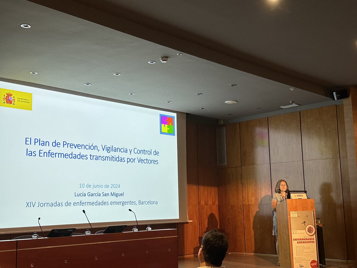 TB_UITB's tweet photo. Empezamos las jornadas de #EnfEmerg! Mesa I sobre west Nile Virus #WNV.
La Dra Lucia Garcia San Miguel del #ccaes nos explica el Plan para la Prevencion, Vigilancia y Control de Enfermedades trasmitidas por vectores @sanidadgob https://t.co/FT3CBiOcc0
