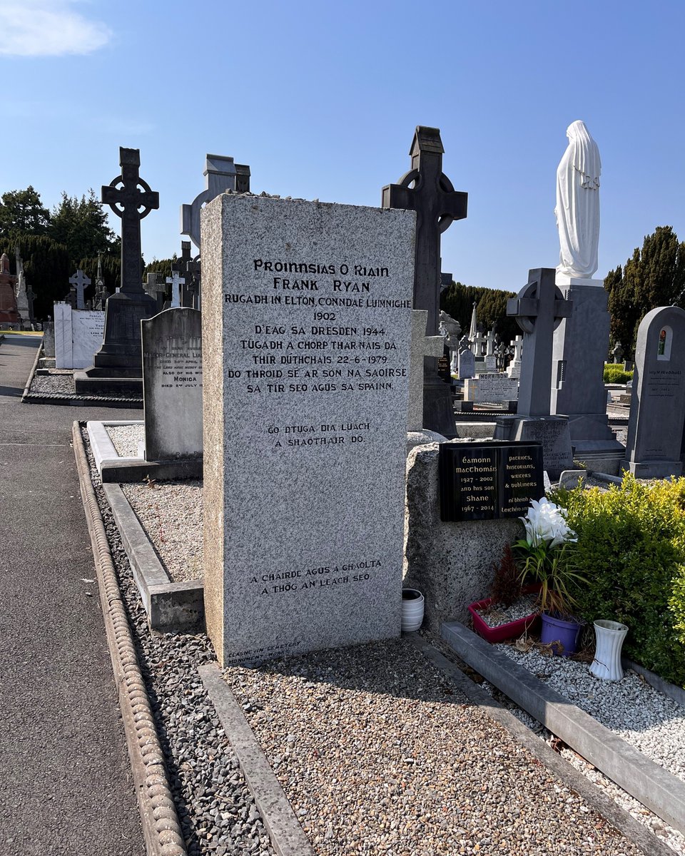 ExpGlasnevin's tweet photo. 📅 #OTD 1944 - Revolutionary, socialist and International Brigader Frank Ryan passed away.
He advocated for the Irish republican cause throughout his life, and fought with the 15th International Brigade during the Spanish Civil War.
#GlasnevinCemetery #SpanishCivil War https://t.co/6Yzfct9Tqj