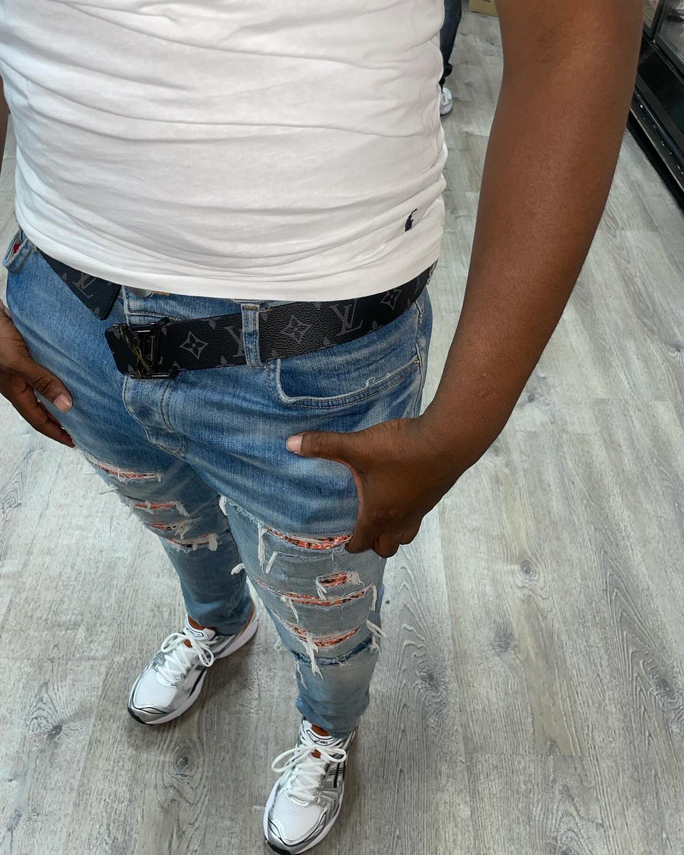 kelglo23's tweet photo. I’m gettin cash and I’m still goin hop in that V this shit for the fallen so it is what it is ..🆘🩸 #KINGSTREETS https://t.co/6foA5ZrfAv
