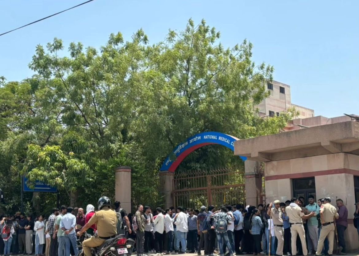 Adhiraj31265478's tweet photo. Even after complying to all the rules set by the MCI/ NMC and passing the FMGE, FMGs are being harassed by the NMC by adding 2-3 years of CRMI. This dictatorship won’t be tolerated! Kudos to all the protesters! 
#withdraw_nmc_notice #withdraw_notice_nmc @dryogendermalik https://t.co/lsWEKv9rjH