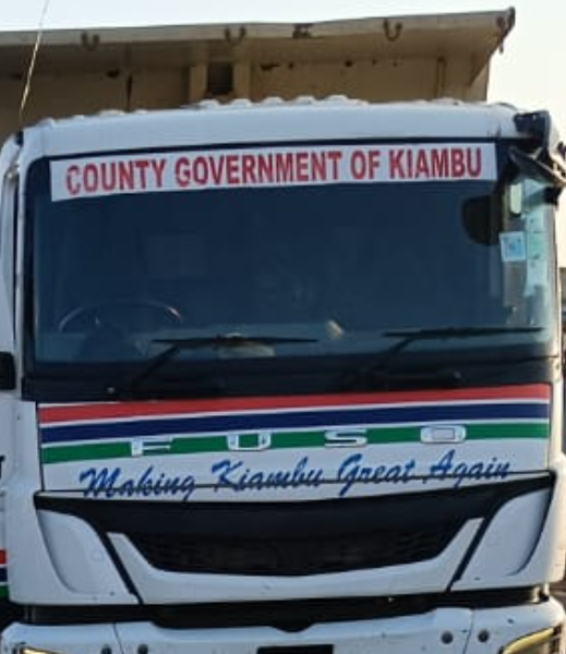 C_NyaKundiH's tweet photo. Sightings of Kiambu County trucks loitering around Talek in Maasai Mara for three weeks now. It seems someone is leveraging their authority to pursue dubious private projects on the side. Governor Wamatangi should tighten the reins on his crew. https://t.co/SYLxx7wkvi