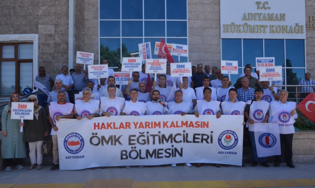 Görevlerini ifa ederken Bakanlığımızın eğitim öğretim adına hedef ve politikalarında öncü görev üstlenen MEB Şube Müdürleri, İlçe Müdürleri, İl Müdür Yardımcıları  Maarif Müfettişleri ÖMK’ya dahil edilmelidir.
#ÖMKBuKezTamOlsun 
<a href="/RTErdogan/">Recep Tayyip Erdoğan</a> 
<a href="/Yusuf__Tekin/">Yusuf Tekin</a> 
<a href="/memetsimsek/">Mehmet Simsek</a> 
<a href="/cftcblnt/">Bülent ÇİFTCİ</a>