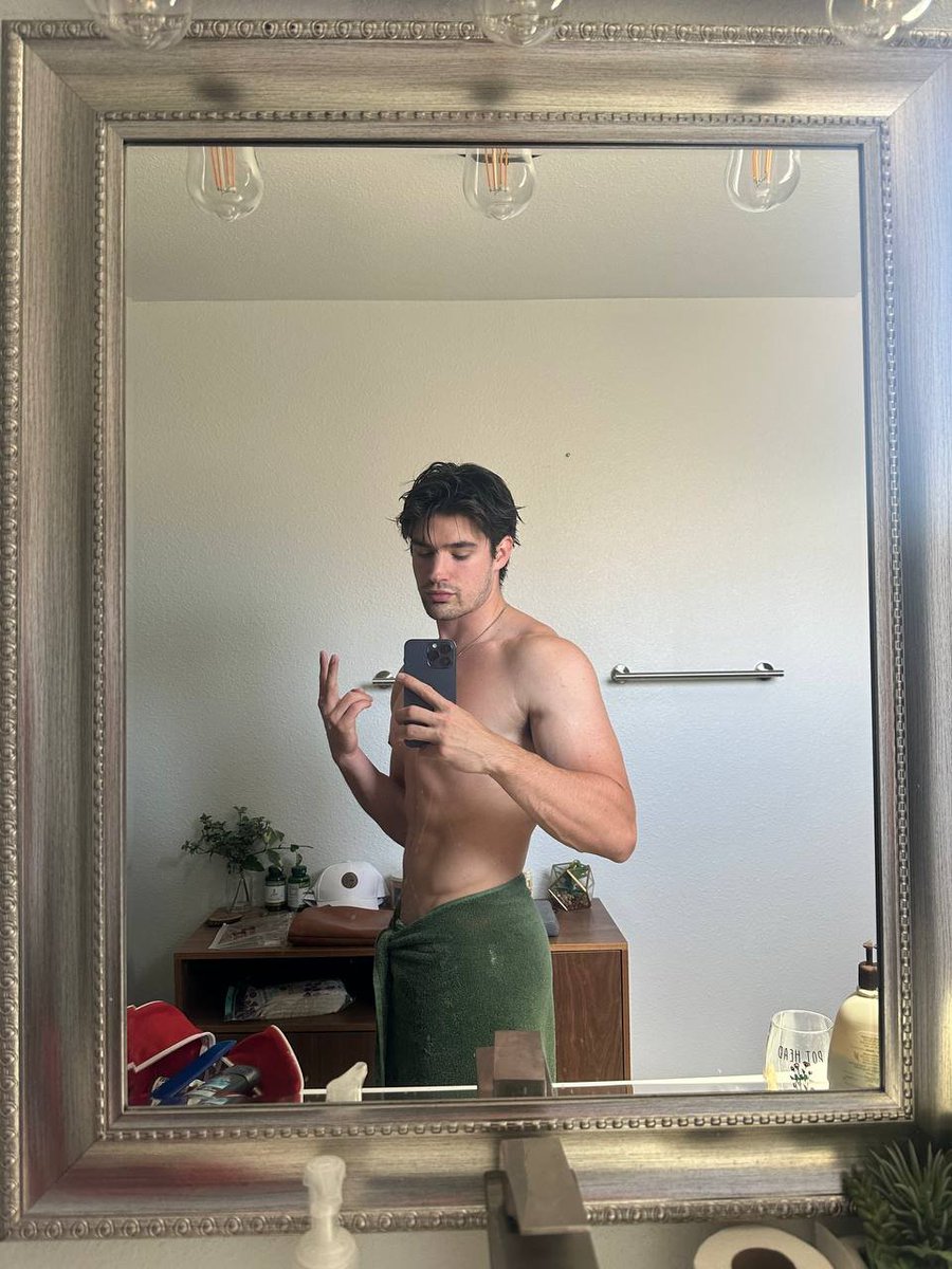 justcalmeseth's tweet photo. "Good evening! Say it back for a special treat 🌙" https://t.co/Qy8Z3fHb5Y
