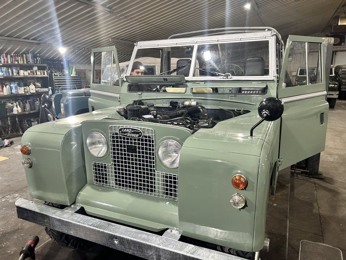 JohnBrown4x4's tweet image. The week starts early at John Brown 4x4! - 6am in the workshop and we are working on new stock, gearbox repairs, and everything else. There’s lots to do before the week is out. #busy #earlystart #gearbox #landrover