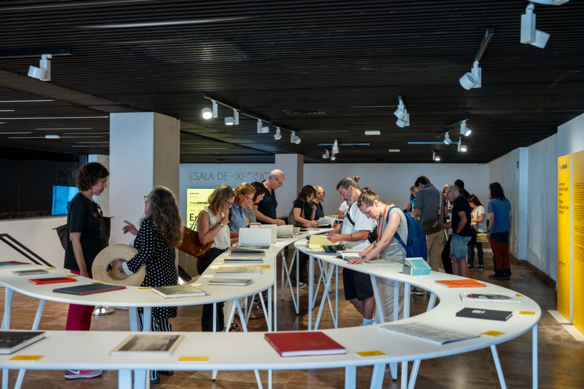 photoespana's tweet photo. 📸 Casi un centenar de libros protagonizan la exposición 'Los mejores libros de fotografía del año' que puedes visitar en el @fernangomezccv. 

👀 ¡No te lo pierdas!

📅 Hasta el 14 de julio

Más info https://t.co/TZUqyaAFU9
©️ Jorquera

#PHE24 #SecciónOficial https://t.co/86R6AZDc1D