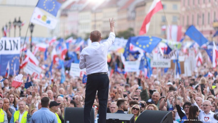 bneintellinews's tweet image. Prime Minister Tusk’s centrists edge out PiS and surging far-right in EP election. #bne #Poland #EUelection #Tusk #Holownia #farright #EuropeanParliament intellinews.com/prime-minister…