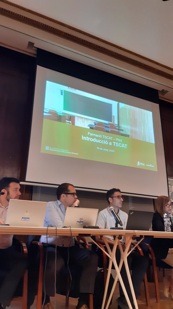 En la sessió de presentació conceptual del nou tramitador de subvencions TSCAT amb els departaments pilot.

Una nova aventura que es posa en marxa.