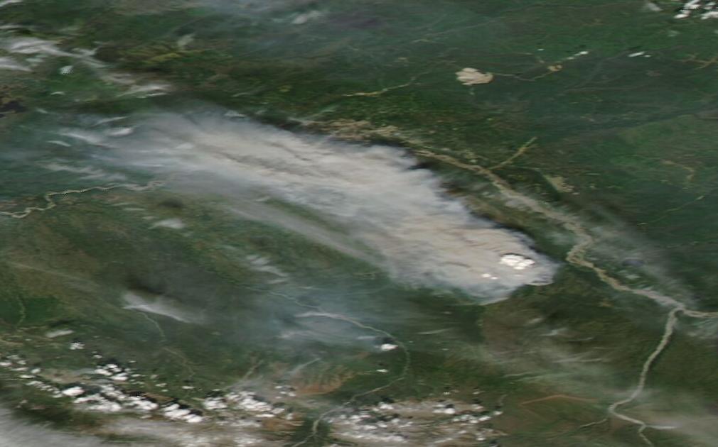 WildlandFirefig's tweet image. Hay un enorme incendio justo al sureste de #Fairbanks, Alaska🇺🇸
Imagen del Aqua ayer. Se aprecia la formación de potentes pirocúmulos (¿quizá #PyroCB?).