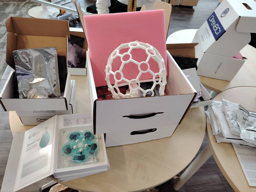 siekee_lau's tweet photo. We just received the Brain-Computer Interface (BCI) device, which lets us capture brain signals and Electromyography data from muscles. We are excited to open the boxes with our science teacher, Mr Noel, and will introduce this technology and set this up with our students https://t.co/Tsb5fTY9Ex