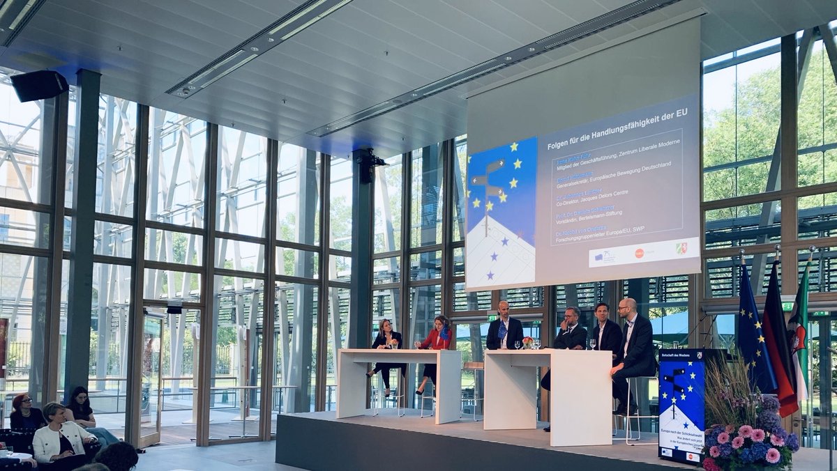 NetzwerkEBD's tweet photo. #EBDGenSek @huetteman betont im Gespräch u.a. mit @LindnerJS, @DelorsBerlin, @D_Schwarzer Vorständin
@bertelsmannST, dass das Parlament noch wichtiger wird. Hier liegt die stabile Mehrheit, während der EUCO sehr volatil ist. Hier muss 🇩🇪 konstruktiv sein. #GermanVote https://t.co/hHdF8xlCjI