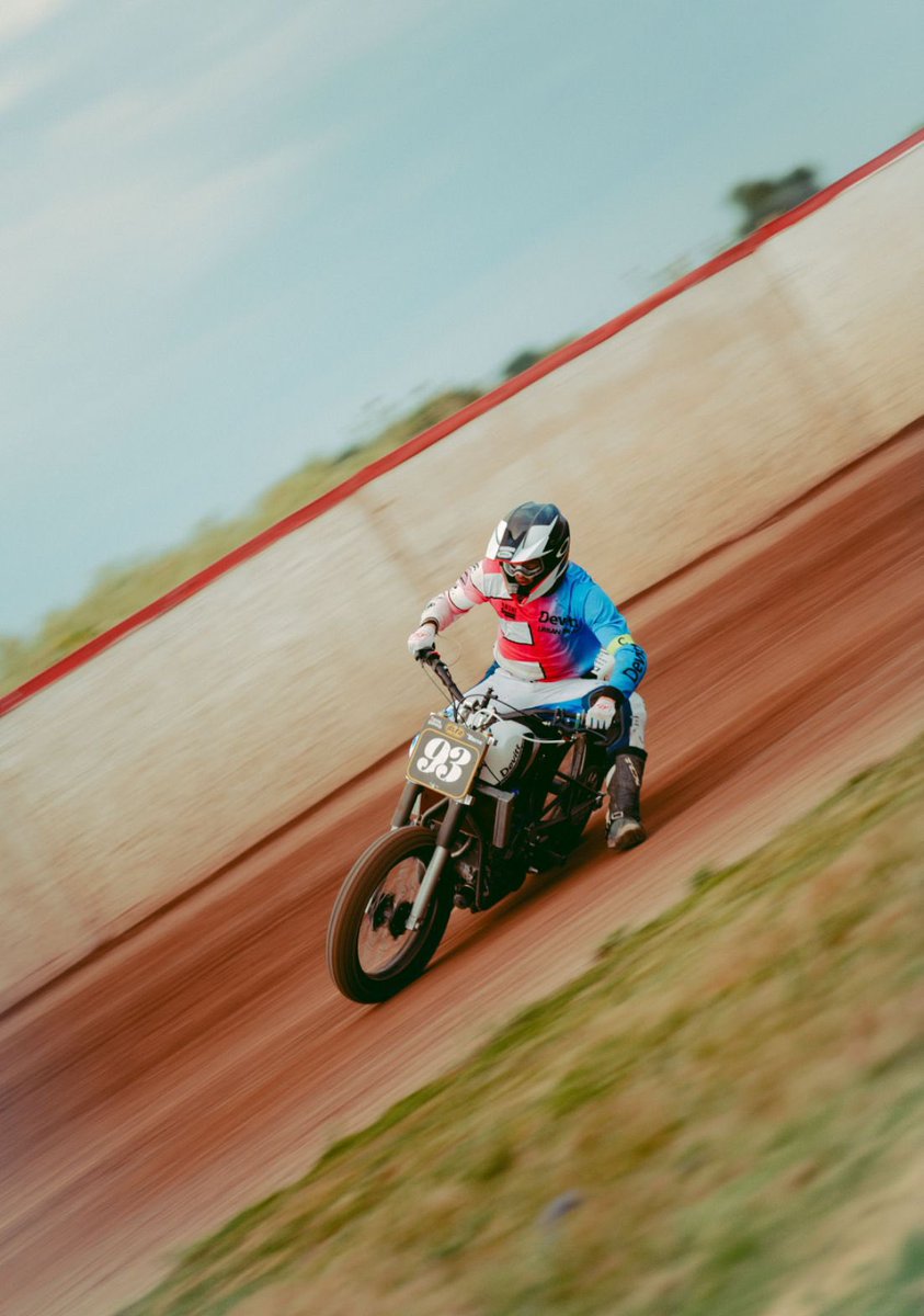 max_vanoni's tweet photo. Chequered flag ๐
Not bad for the second race ever.
#cp2 #flattrack #FT07 https://t.co/eVPyS9FpTK