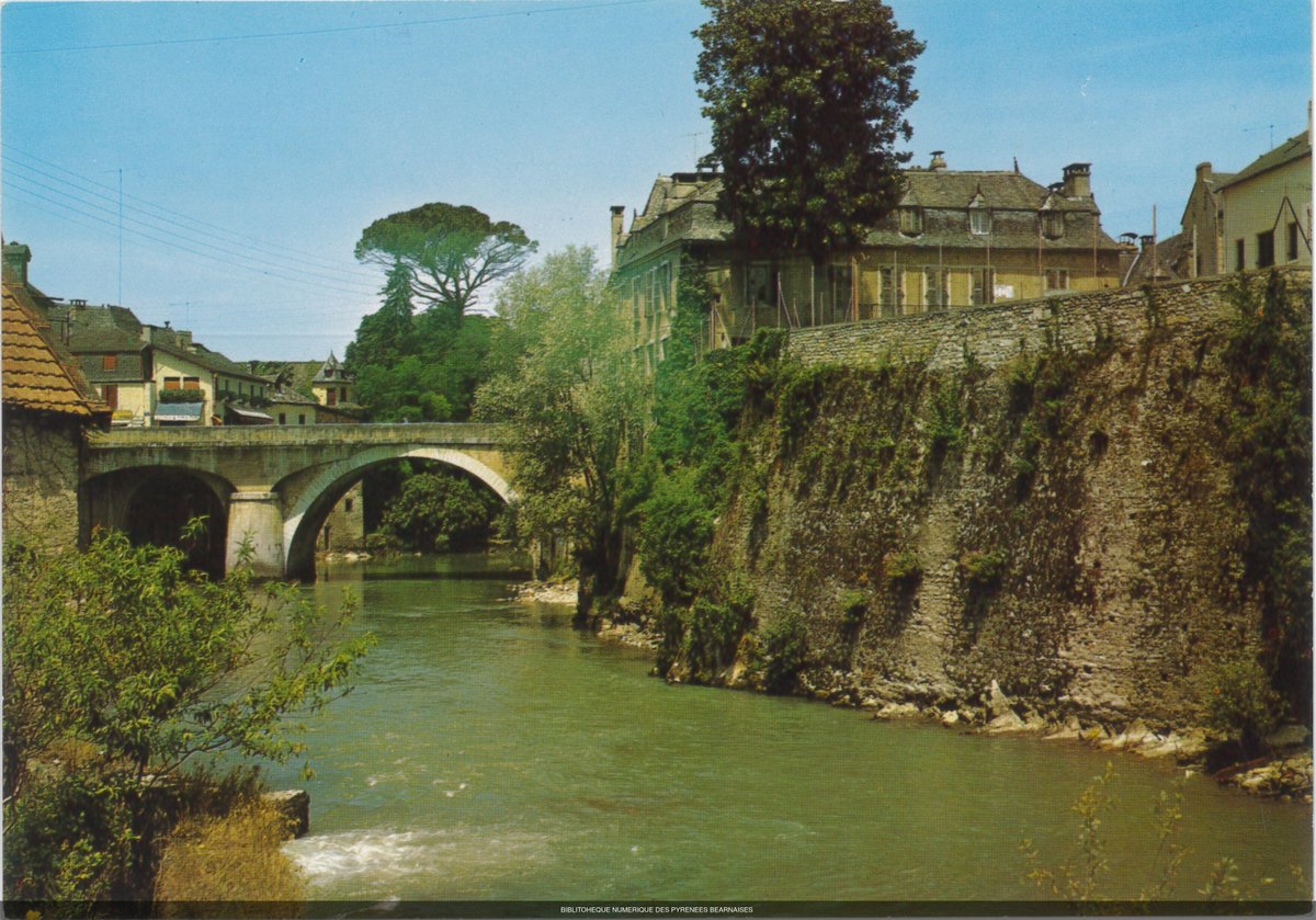 Oloron_pat's tweet photo. « Oloron Ste Marie (B.-Pyr.)
Le Pont Sainte Marie sur le Gave d’Aspe.

Lien vers la carte postale :
https://t.co/Yk3HK6xTgh

#Oloron #OloronPatrimoine #Archives #Histoire #CartesPostalesAnciennes https://t.co/XQSgqAig7E