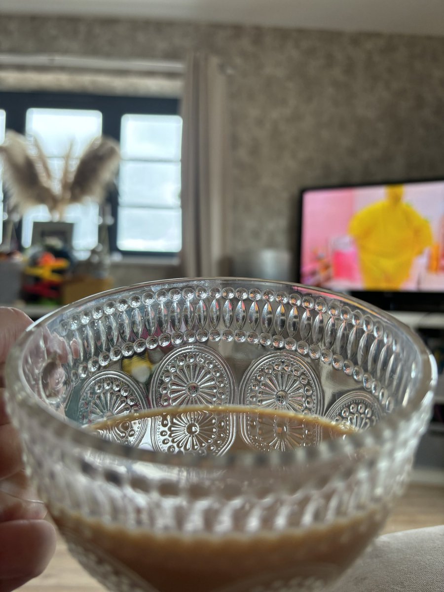 nftmum_'s tweet image. GM cuppa from our couch to yours ☕️🤗

~ Amidst the storm, life teaches us to dance with the rain and find our strength in the chaos ~ 😌

Wishing you all a good start to your week 🙏🏼