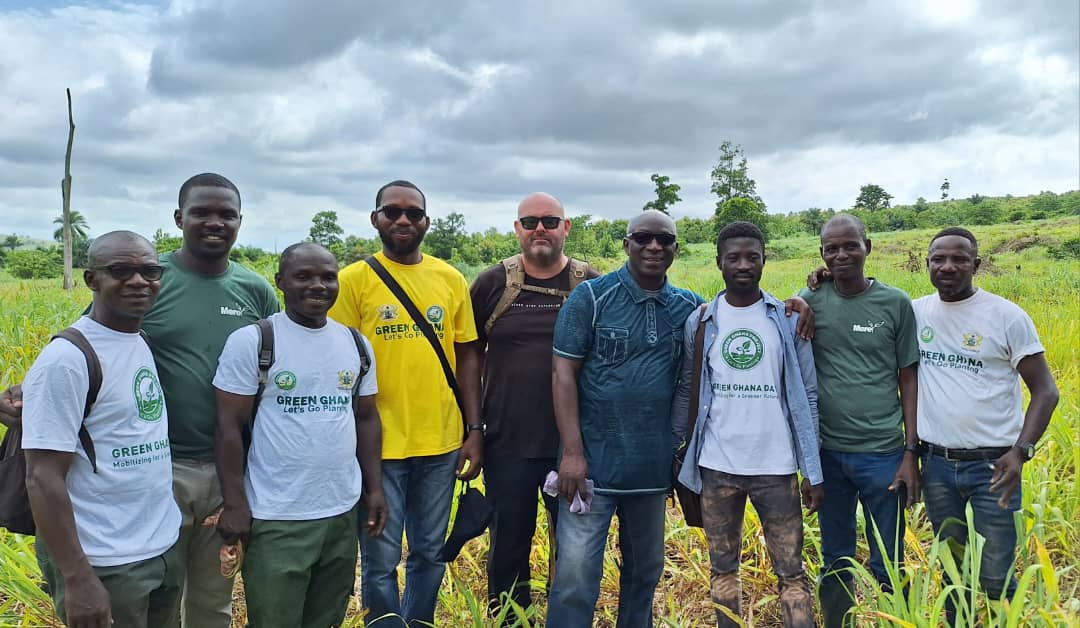 MerePlantations's tweet photo. Friday's #GreenGhanaDay was a huge success! Thank you to our Mere team & @fcghana2020 district division for starting the journey of 10,000 Teak seedlings & 200 mango seedlings for onward growing.
Greening Ghana together for a sustainable future.
#LetsGoPlanting #LetsGoGrowingπ¬ππ¬π§ https://t.co/LWwcEslJSp
